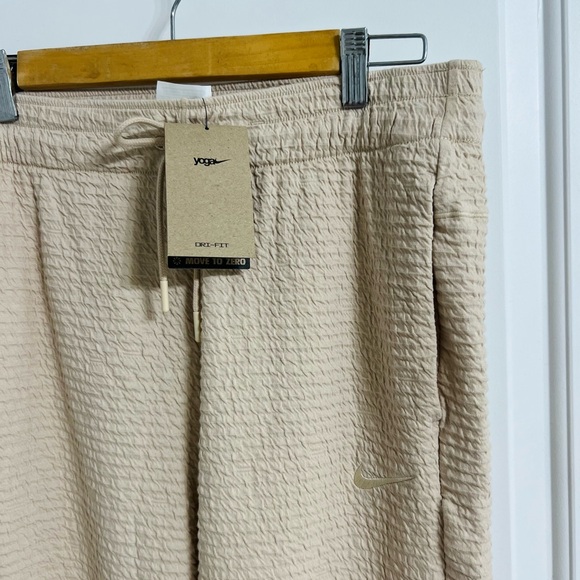 Nike 🐚Yoga Pants🐚Brand New 🐚Size S - Picture 2 of 3